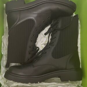 Womens Leather/Knit Boots- VGUC- 7.5